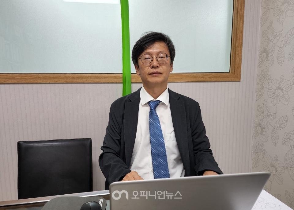주택에볼루션 바카라 법률상담센터 에볼루션 바카라 114 센터장 이강훈 변호사가 지난 5일 오피니언뉴스와 인터뷰하고 있는 모습. 사진=유태영 기자