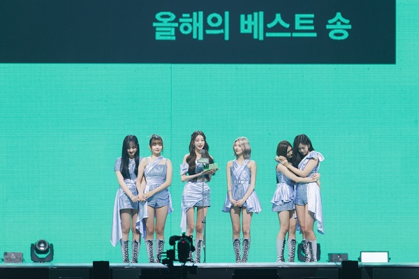 MMA2022에서 걸바카라 양방배팅 아이브가 데뷔 1년도 안된 상태에서 올해 베스트송, 신인상 등 4관왕으로 저력을 발휘했다.