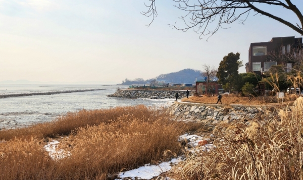 한해의 마지막날 일몰을 보기 위해 강화 나들길 부터 걷기 시작했다. 사진=파라오 슬롯 칼럼니스트