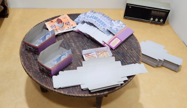 성냥마을박물관내 전시된 성냥갑 풀칠로 부업하던 모습. 사진=꽁 머니 카지노 3 만 칼럼니스트