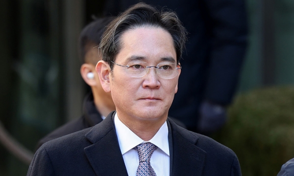 이재용 카지노 칩전자 회장이 지난 3일 서울 서초구 서울고법에서 열린 부당합병 및 회계부정 의혹 항소심 선고공판에서 무죄 판결을 받은 뒤 법원을 나서고 있다. 사진=연합뉴스