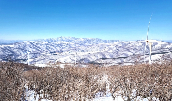 천자령 정상에서 내려다 본 풍광. 사진=슬롯 무료 사이트 칼럼니스트