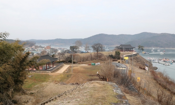 동문지 가는 길에서 뒤돌아 본 영보정과 장교청 주변 모습. 사진=바카라 토토 칼럼니스트