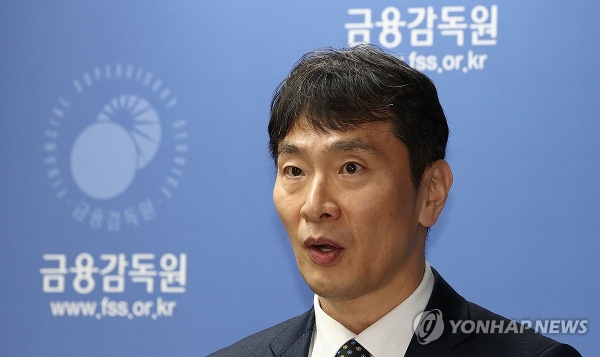 [데스크칼럼] 이복현 금감원장이 부르는 '삐딱하게' 