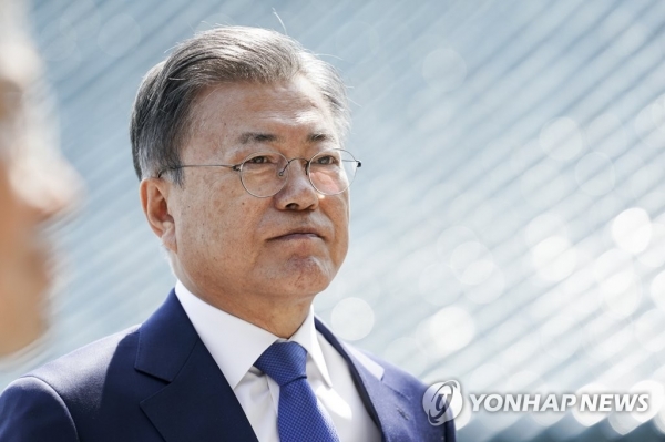 바카라 토토은 24일 문재인 전 대통령을 뇌물 혐의로 불구속 기소했다. 사진=연합뉴스