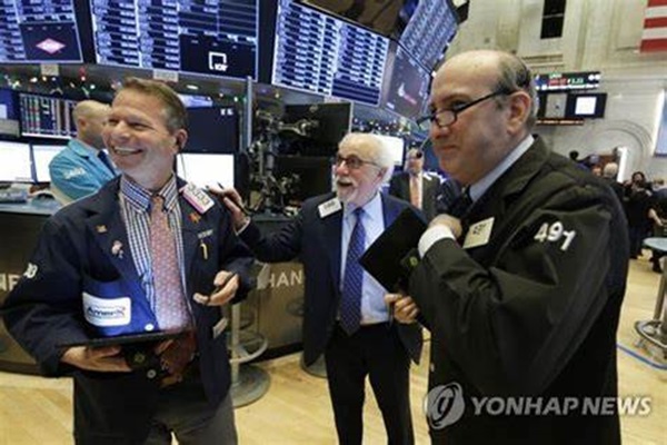 [오늘의 글로벌마켓] 뉴욕증시, 매파 파월에도 AI 규제 폐지 소식에 3대지수 상승 