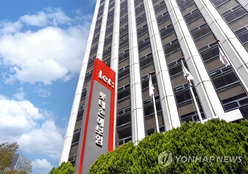 롯데손보 900억 채권 조기상환…이복현 경고 